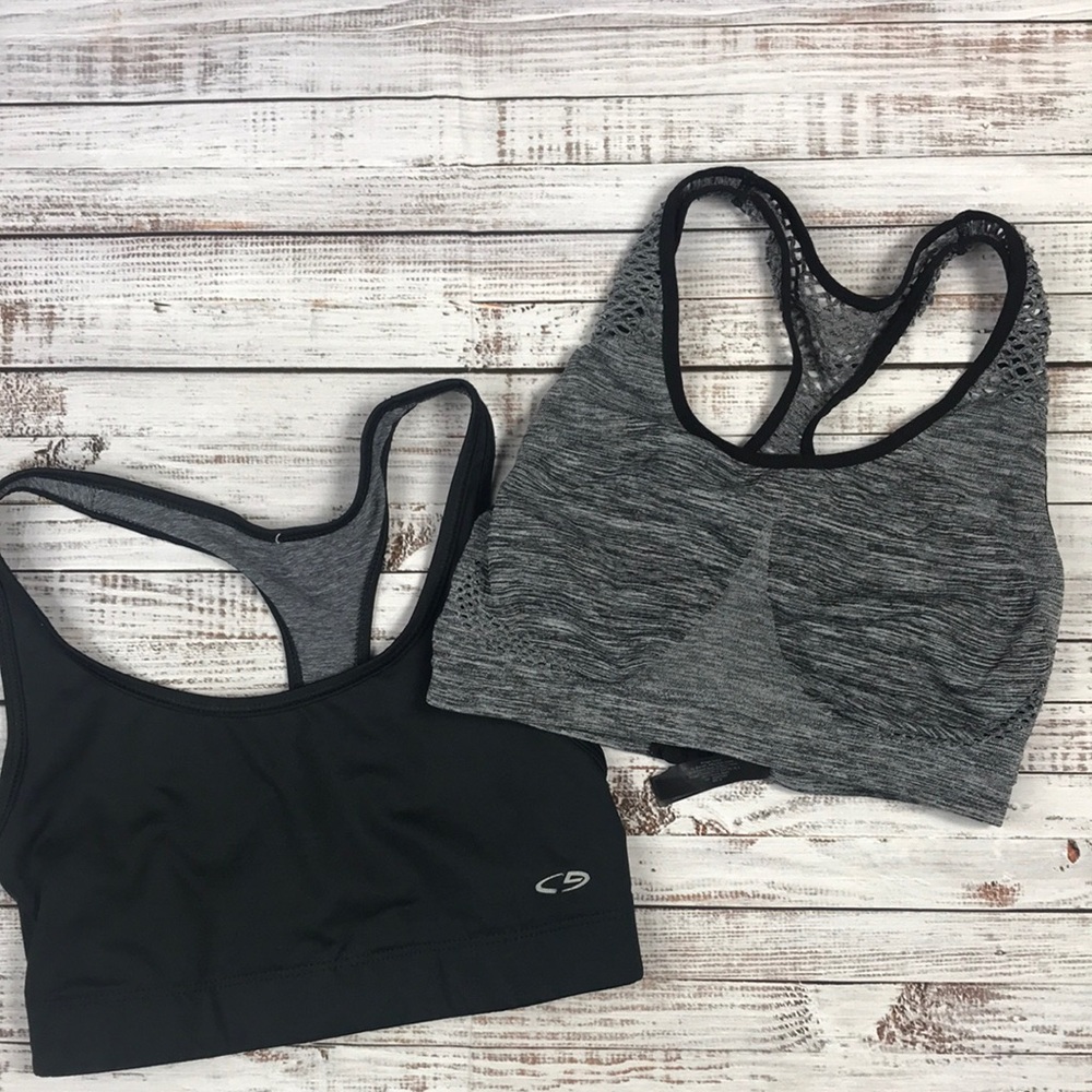 Sports bra bundle. 2 sports bra. Size small.